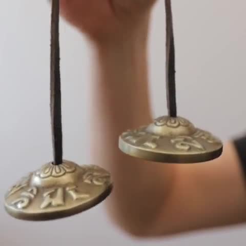 革バンドの弦付きインディアンベルのペア、祈りのベル、打楽器 - Etsy 日本